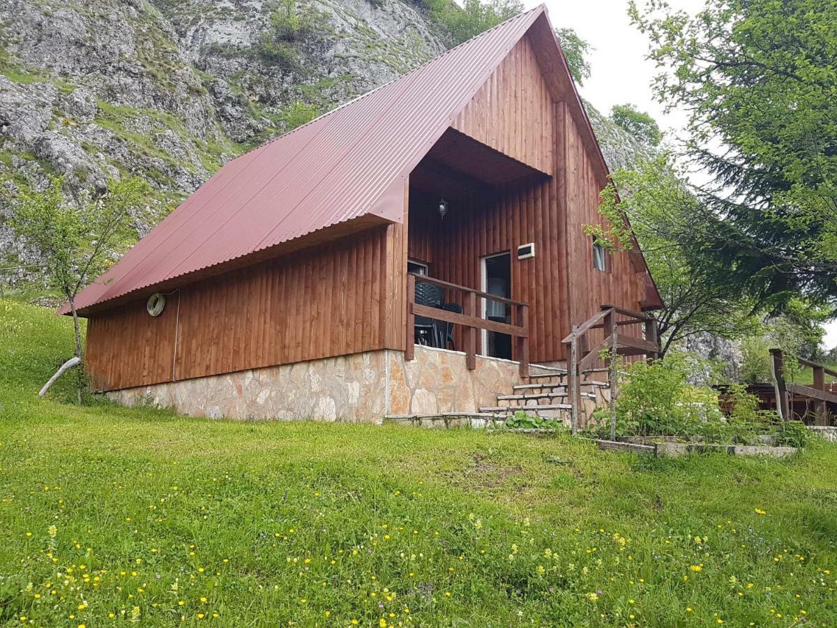 Detached House Milivoje Hotel Poscenje Eksteriør billede