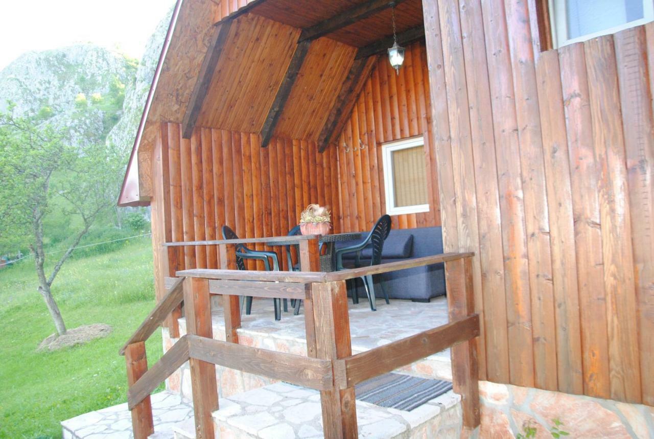 Detached House Milivoje Hotel Poscenje Eksteriør billede